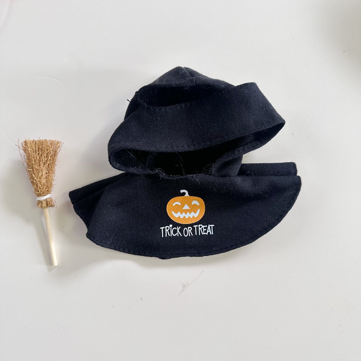 Halloween Pumpkin Hooded Cloak Outfit for Labubu Doll with Mini Broom Dress Up