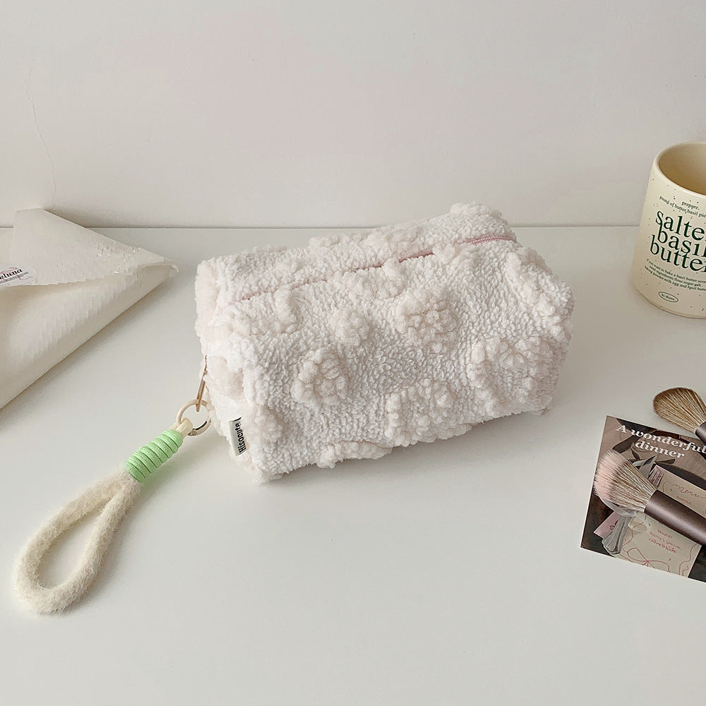 Heart-Shaped Plush Cosmetic Bag – Simple & Fresh Travel Makeup and Toiletry Pouch