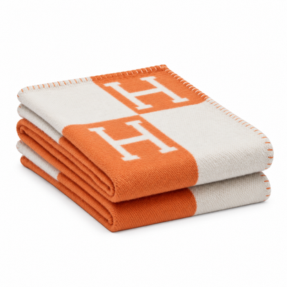 H Letter Pattern Throw Blanket with Contrast Border – Soft Woven Sofa Throw for Cozy Home Decor, 51 × 71 in