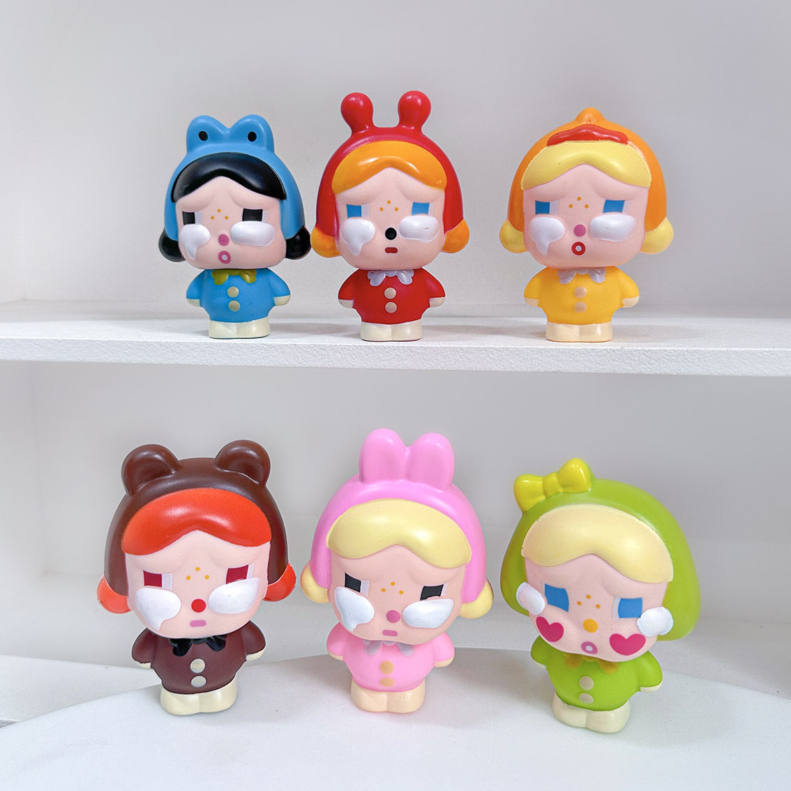 Crying Baby Style Vinyl Figure Cartoon Desktop Collectible Ornament, Random Style