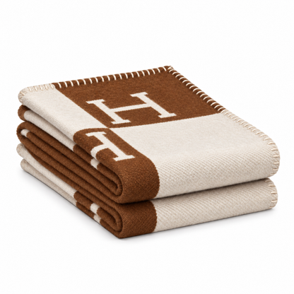 H Letter Pattern Throw Blanket with Contrast Border – Soft Woven Sofa Throw for Cozy Home Decor, 51 × 71 in