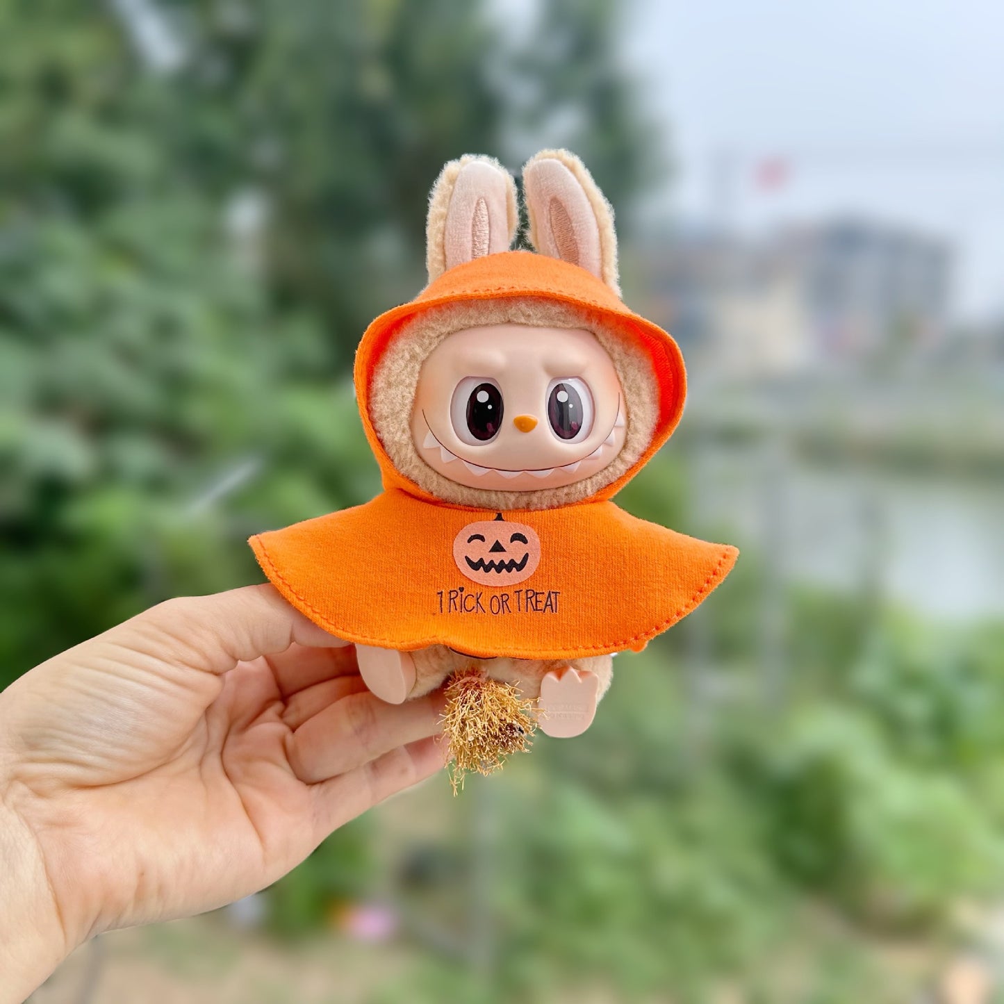 Halloween Pumpkin Hooded Cloak Outfit for Labubu Doll with Mini Broom Dress Up