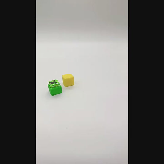 3D Printed Pixel Block Fidget Clicker Keychain – Mechanical Keyboard Feel Push Button Toy & Bag Charm